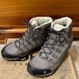 Women’s Oboz Juniper Mid B-Dr waterproof hiking boots.